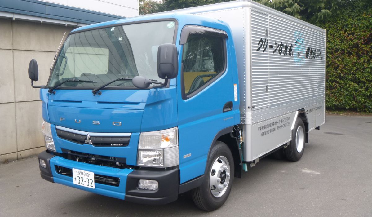 弊社では令和5年3月に配管清掃特殊車両を導入いたしました。