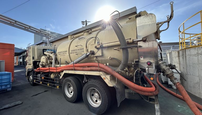 最大10㎥積載可能な大型車で収集・運搬いたします。